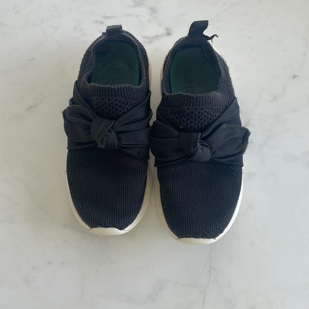 Slip on skechers sneakers, color black